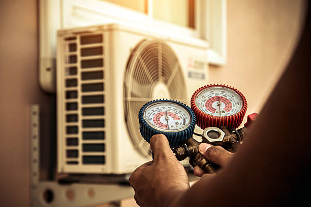 Professional Emergency Hvac technician working in Springboro, OH